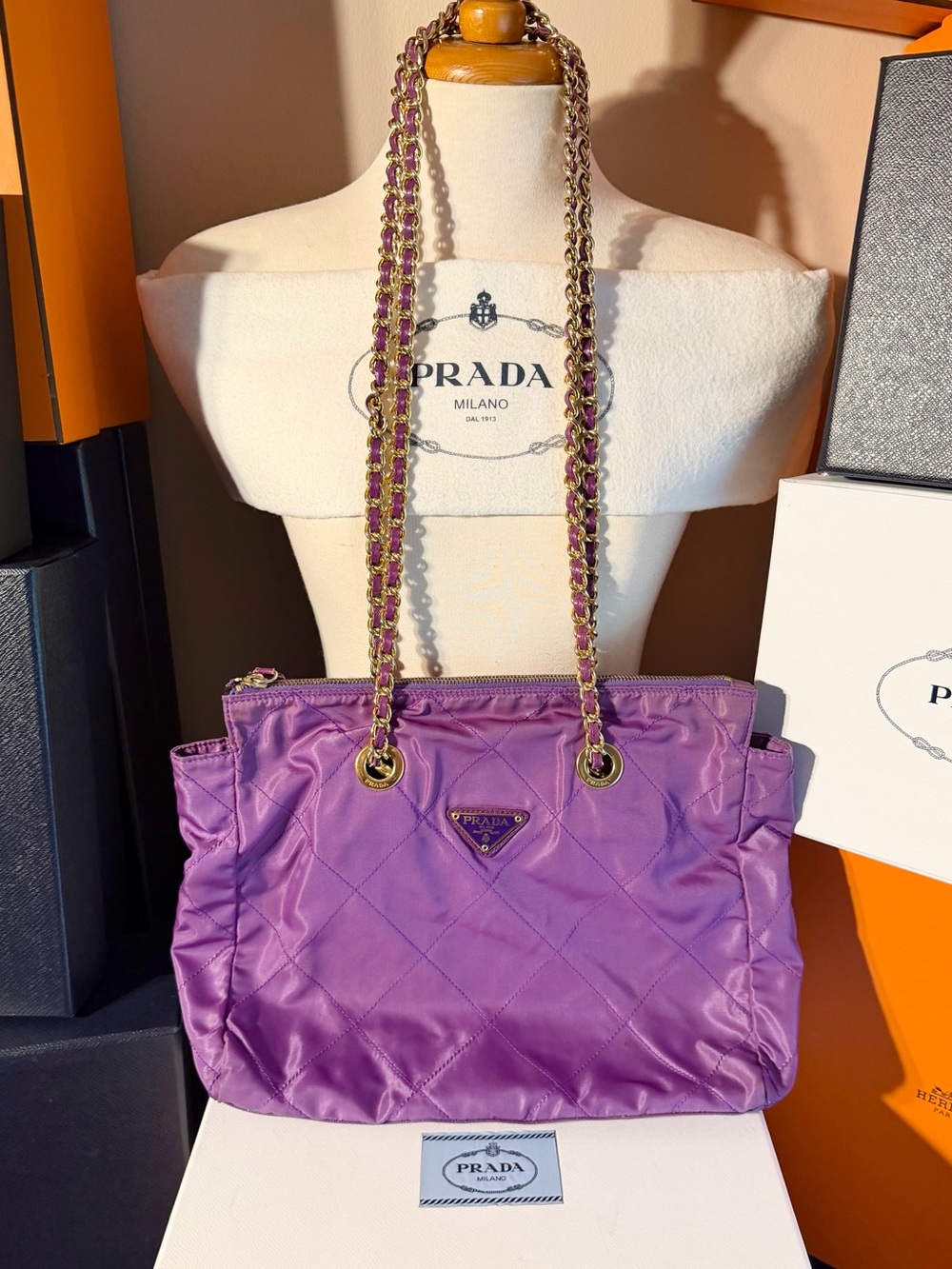 Prada⭐️Violet Quilted Gold &
Leather Chain shoulder Bag! ⭐️Open to offers!